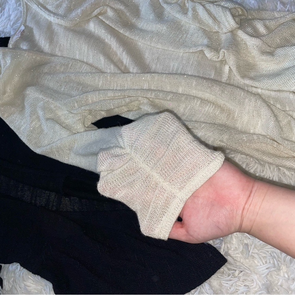 🌟 2 Bundle Cardigans 🌟 - Picture 4 of 5